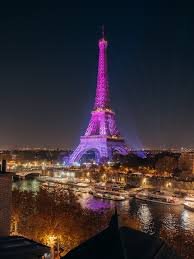 Tour Eiffel illuminée en rose à Paris pour la campagne Octobre Rose